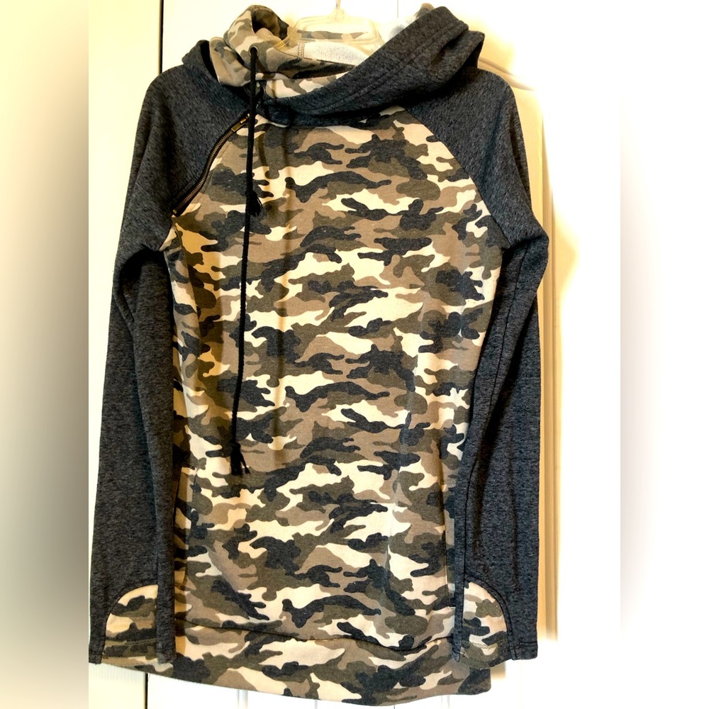 Ampersand Ave Double Hood